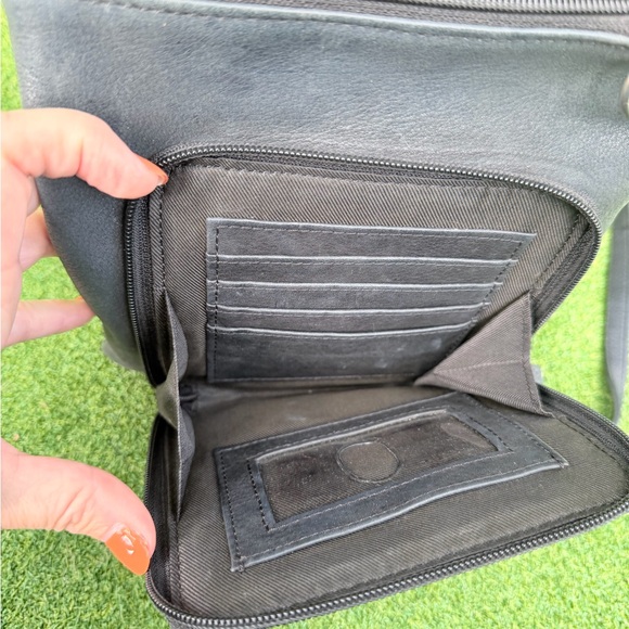 Fossil Black Leather Crossbody Bag Travel Purse Pocketbook - Picture 3 of 4